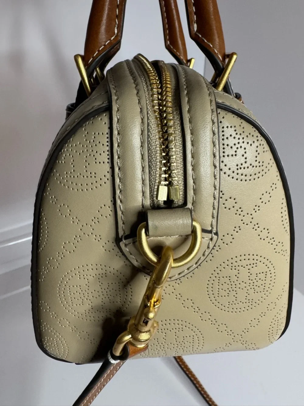 #261 Tory Burch Like New T Monogram Perforated Mini Barrel Bag Almond Flour - Picture 6 of 15